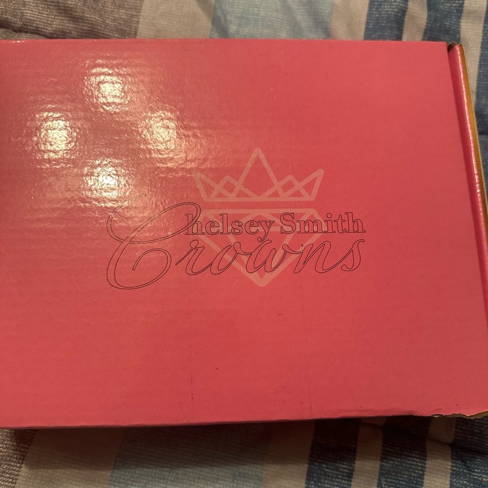 Brand new Chelsey Smith Crown